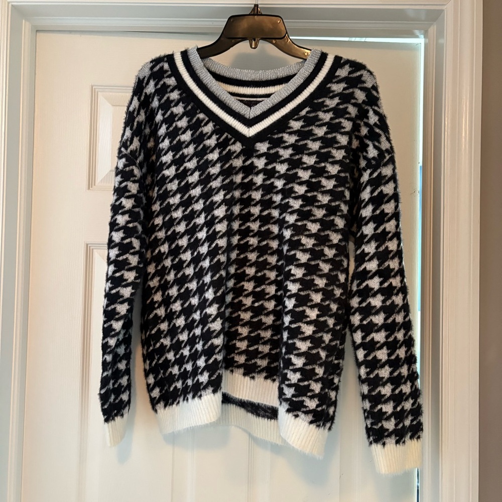 NWT Love Token Black and White V-Neck Sweater